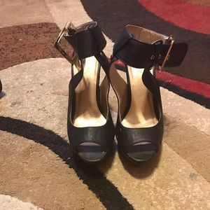 Beautiful black 5 inch heels